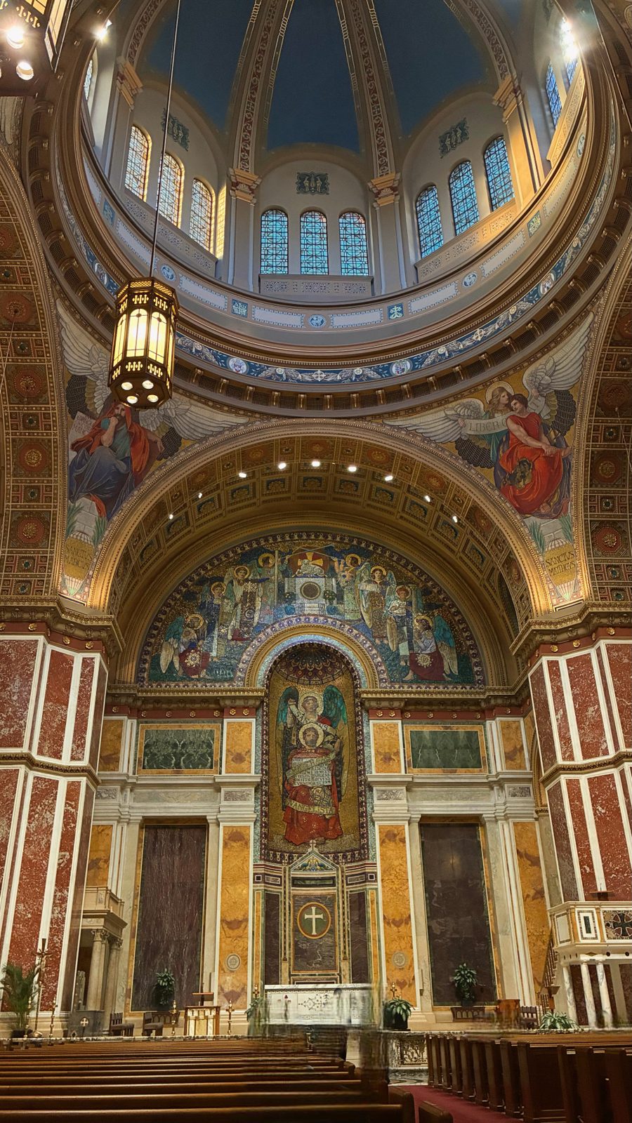 Interior de la cúpula de la Catedral de San Mateo Apóstol